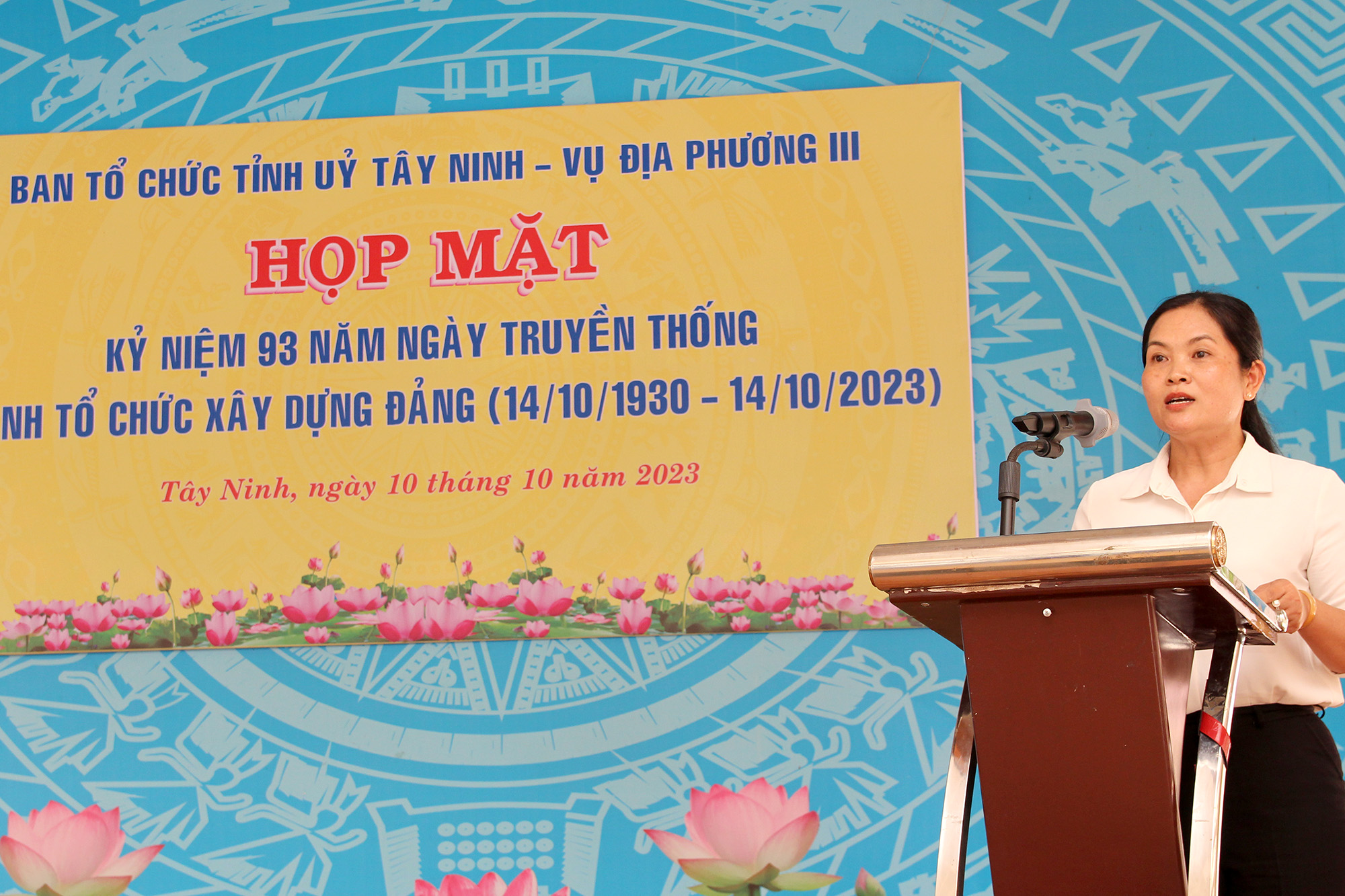 Đồng chí Trần Thị Thanh Hằng – Phó Trưởng Ban Thường trực Ban Tổ chức Tỉnh ủy Tây Ninh phát biểu tại Căn cứ Ban An ninh Trung ương Cục miền Nam (Ảnh: H.Hào).