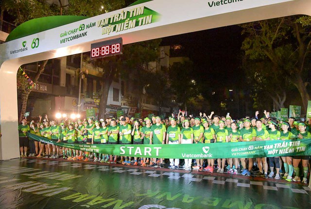 Ban lãnh đạo Vietcombank tham gia giải chạy 