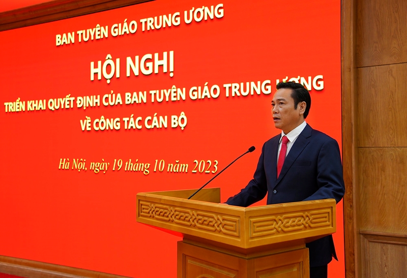 Đồng chí Tổng Biên tập Báo điện tử Đảng Cộng sản Việt Nam Nguyễn Công Dũng phát biểu nhận nhiệm vụ.