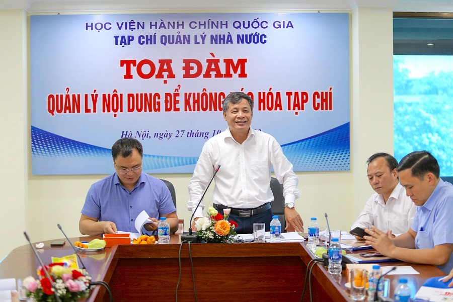 TS. Nguyễn Quang Vinh, Tổng Biên tập Tạp chí Quản lý nhà nước báo cáo đề dẫn Tọa đàm.
