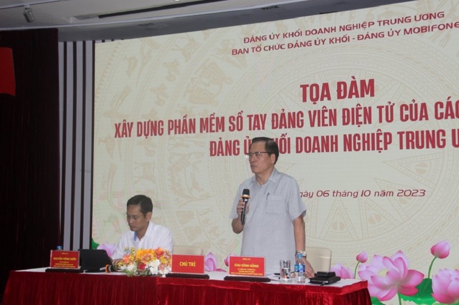 ồng chí Chu Đình Động, Trưởng Ban Tổ chức Đảng ủy Khối Doanh nghiệp Trung ương và đồng chí Nguyễn Hồng Hiển, Bí thư Đảng ủy, Chủ tịch Hội đồng thành viên Tổng Công ty Viễn thông MobiFone đồng chủ trì buổi Tọa đàm.