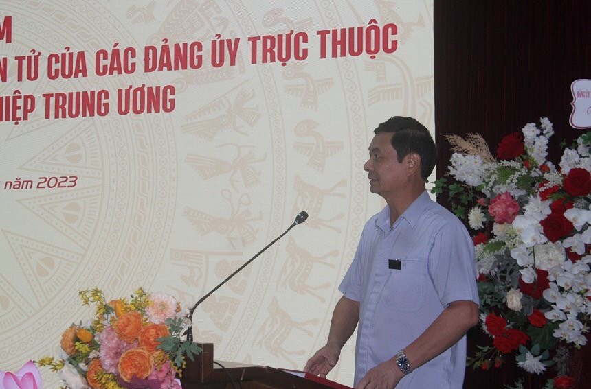 Đồng chí Ngô Minh Tuấn - Tổng Biên tập Tạp chí Xây dựng Đảng (Ban Tổ chức Trung ương) phát biểu tại Tọa đàm.