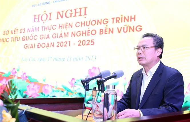 Phấn đấu đến cuối năm 2025 tiếp tục giảm số hộ nghèo và hộ cận nghèo