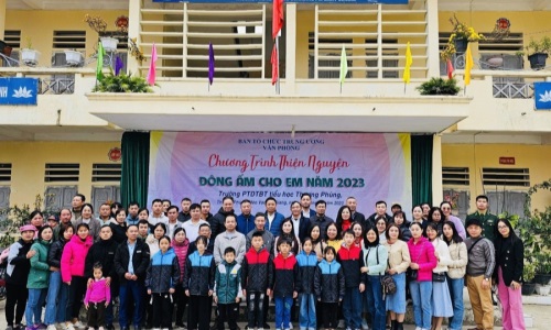 Văn phòng Ban Tổ chức Trung ương với Chương trình thiện nguyện “Đông ấm cho em” tại Hà Giang