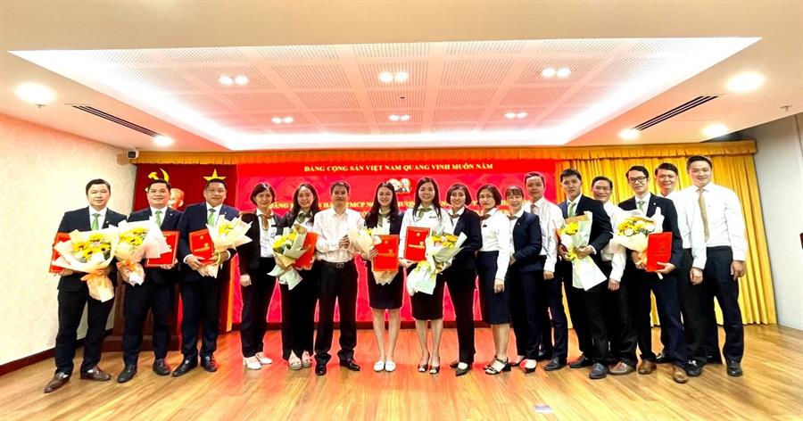 Đảng bộ Vietcombank Hồ Chí Minh tổ chức Lễ kết nạp đảng viên mới năm 2023.