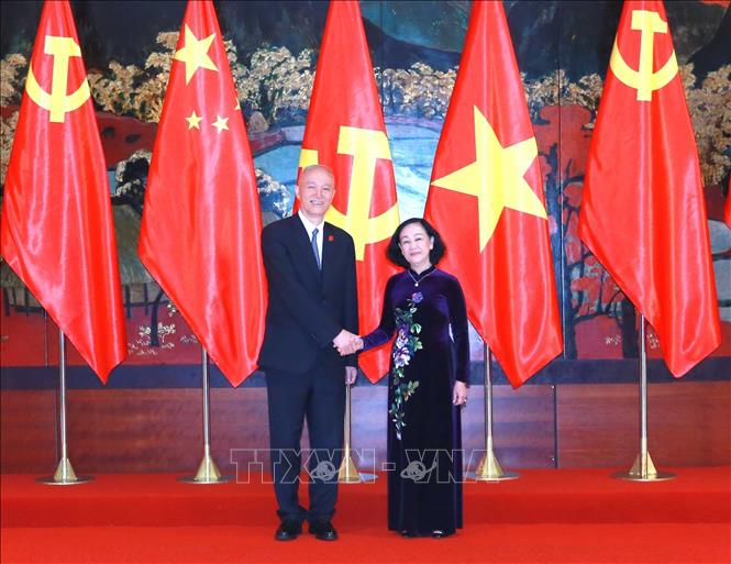 Ủy viên Bộ Chính trị, Thường trực Ban Bí thư, Trưởng Ban Tổ chức Trung ương Trương Thị Mai và Ủy viên Ban Thường vụ Bộ Chính trị Đảng Cộng sản Trung Quốc Thái Kỳ.