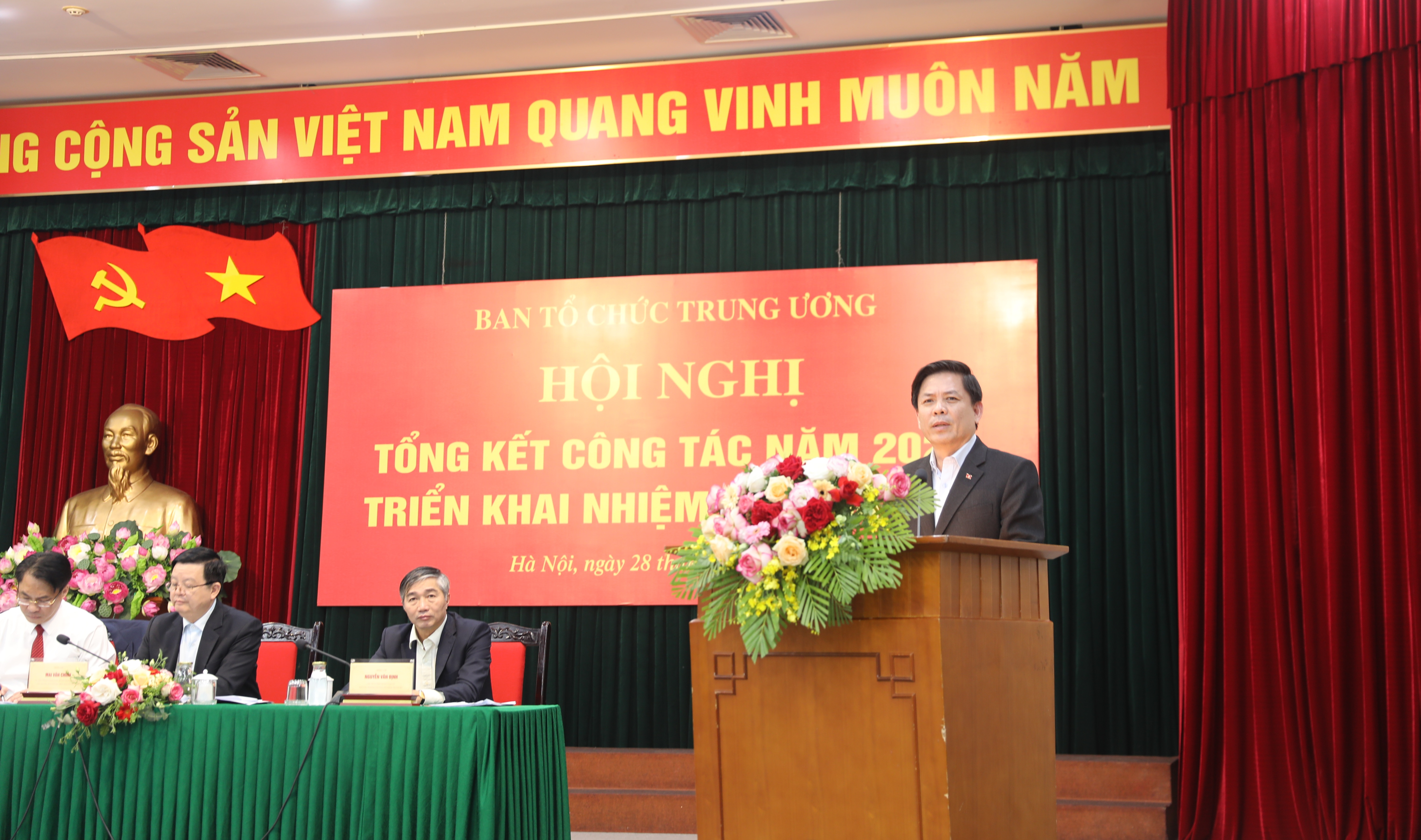 Bí thư Đảng ủy Khối Các cơ quan Trung ương Nguyễn Văn Thể phát biểu tại Hội nghị.