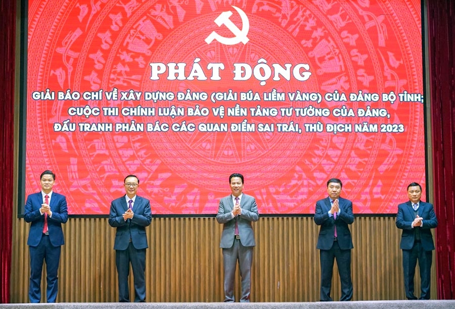 Phát động