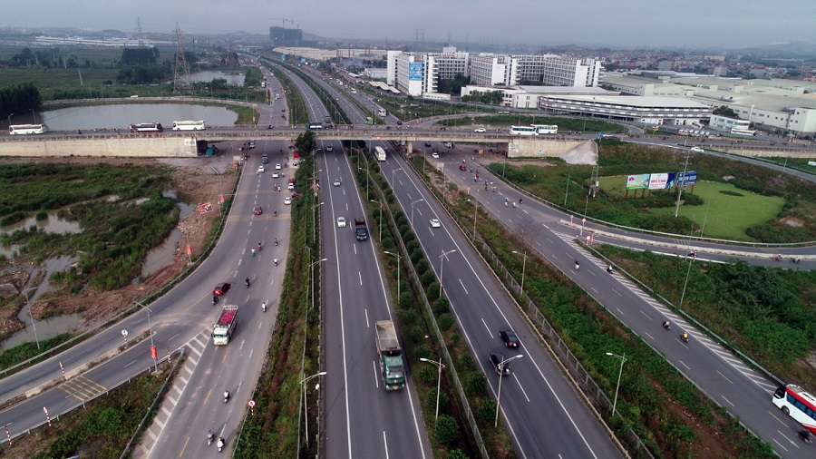 Hệ thống giao thông được đầu tư tạo thuận lợi cho thu hút đầu tư phát triển công nghiệp.