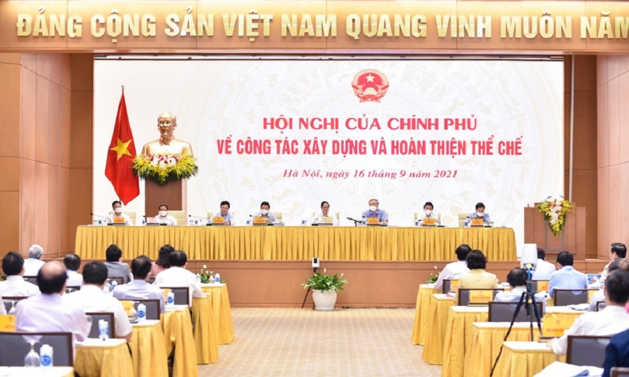 Chống “lợi ích nhóm” trong xây dựng và áp dụng chính sách, pháp luật nhằm hướng đến một hệ thống pháp luật đồng bộ, ổn định, minh bạch, khả thi. Ảnh: Hội nghị của Chính phủ về công tác xây dựng và hoàn thiện thể chế, năm 2021.