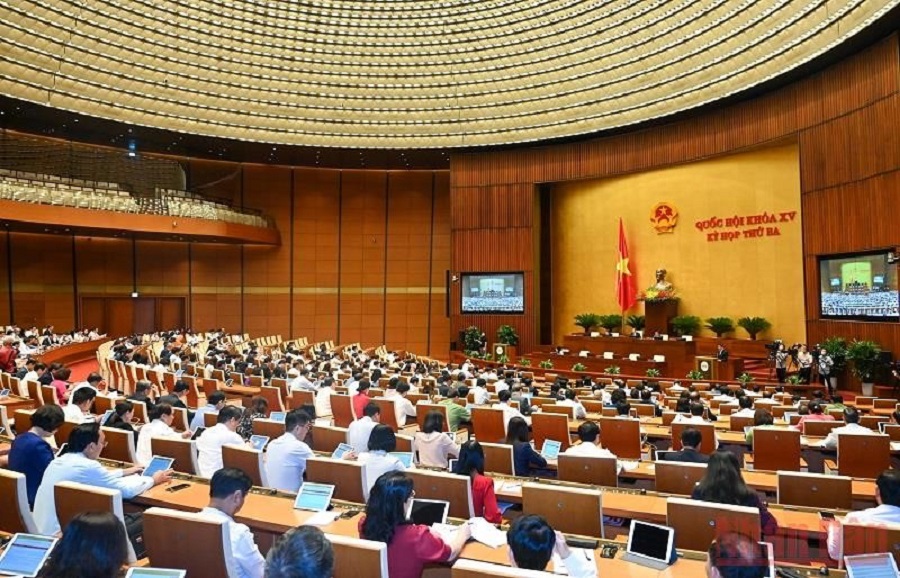 Một phiên họp của Quốc hội khóa XV về thảo luận Chương trình xây dựng luật, pháp lệnh năm 2023.