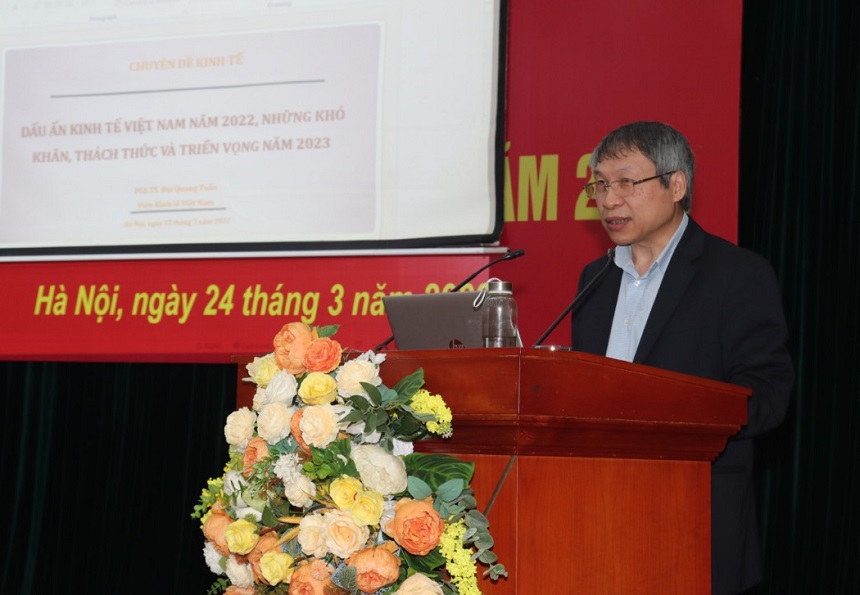 PGS.TS Bùi Quang Tuấn thông tin tại hội nghị.