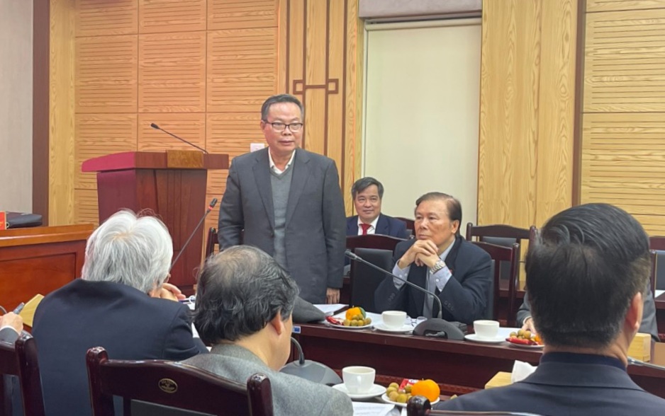 TS Phùng Quốc Hiển - nguyên Phó Chủ tịch Quốc hội phát biểu phản biện trong Hội thảo.