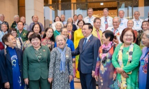 Chủ tịch Quốc hội Vương Đình Huệ gặp mặt Đoàn đại biểu Cựu tù chính trị TP. Hồ Chí Minh