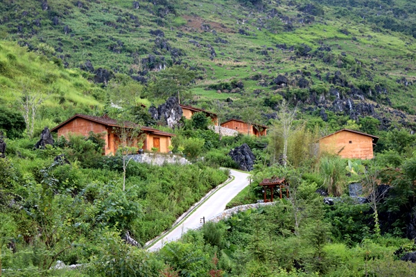 H'Mong Village hiện thực hoá khát vọng nở hoa trên đá.