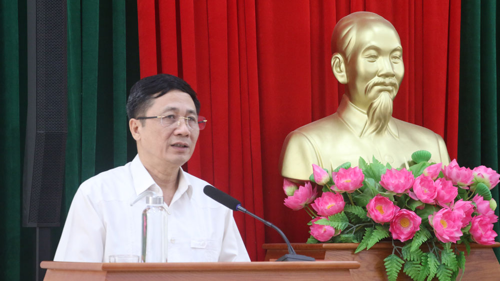 Đồng chí Nguyễn Văn Hạnh, Phó Trưởng Ban Tuyên giáo Tỉnh ủy triển khai các nội dung liên quan đến các giải báo chí.