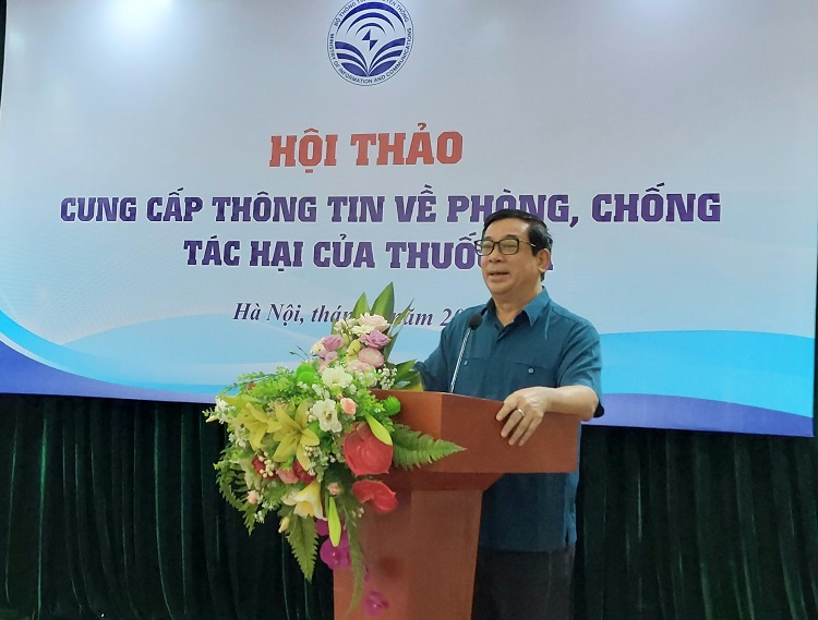 PGS, TS. Lương Ngọc Khuê, Cục trưởng Cục Khám chữa bệnh (Bộ Y tế), Giám đốc Quỹ Phòng, chống tác hại thuốc lá phát biểu tại Hội thảo.