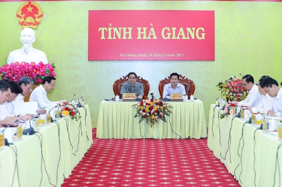 Thủ tướng Phạm Minh Chính và Đoàn công tác làm việc với BTV Tỉnh ủy Hà Giang. Ảnh: VGP/Nhật Bắc.
