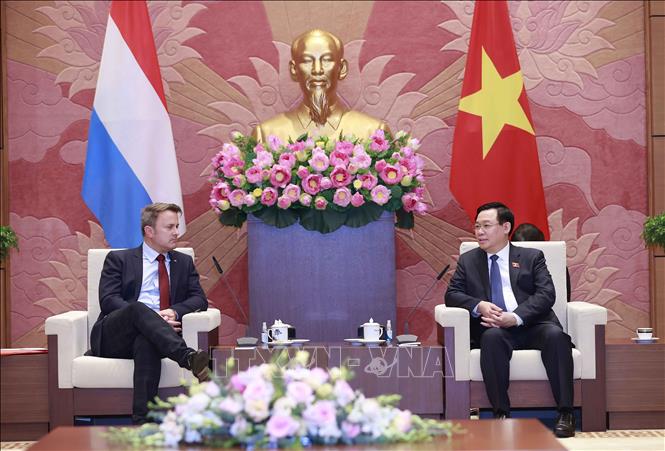 Chủ tịch Quốc hội Vương Đình Huệ tiếp Thủ tướng Lúc-xăm-bua Xavier Bettel.