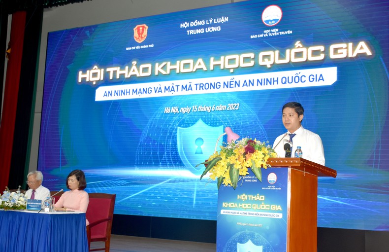 TS. Nguyễn Hữu Hùng - Phó Trưởng Ban Cơ yếu Chính phủ phát biểu khai mạc tại Hội thảo.