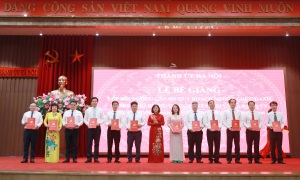 Hà Nội bế giảng lớp bồi dưỡng cán bộ quy hoạch nguồn chức danh bí thư, phó bí thư quận, huyện, thị ủy và đảng ủy trực thuộc