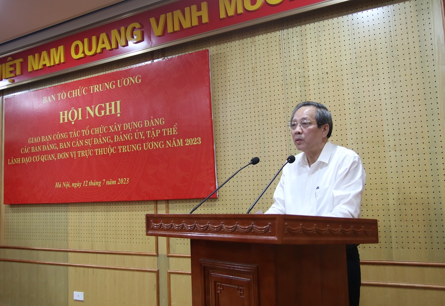 Đồng chí Hoàng Đăng Quang, Ủy viên Trung ương Đảng, Phó Trưởng Ban Tổ chức Trung ương phát biểu kết luận Hội nghị.
Đồng chí Hoàng Đăng Quang, Ủy viên Trung ương Đảng, Phó Trưởng Ban Tổ chức Trung ương phát biểu kết luận Hội nghị.