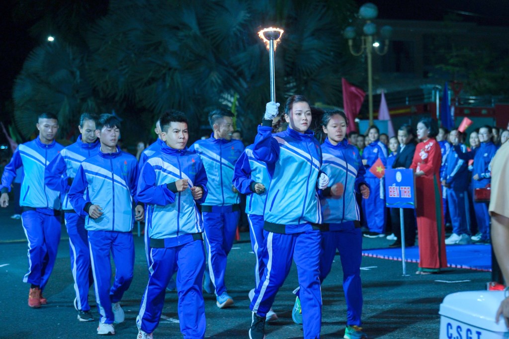 Vận động viên diễu hành tại Lễ tại Lễ khai mạc Khai mạc Đại hội Thể thao ĐBSCL lần thứ IX và Giải Marathon quốc tế “Vietcombank Mekong Delta” Hậu Giang lần thứ IV năm 2023.
