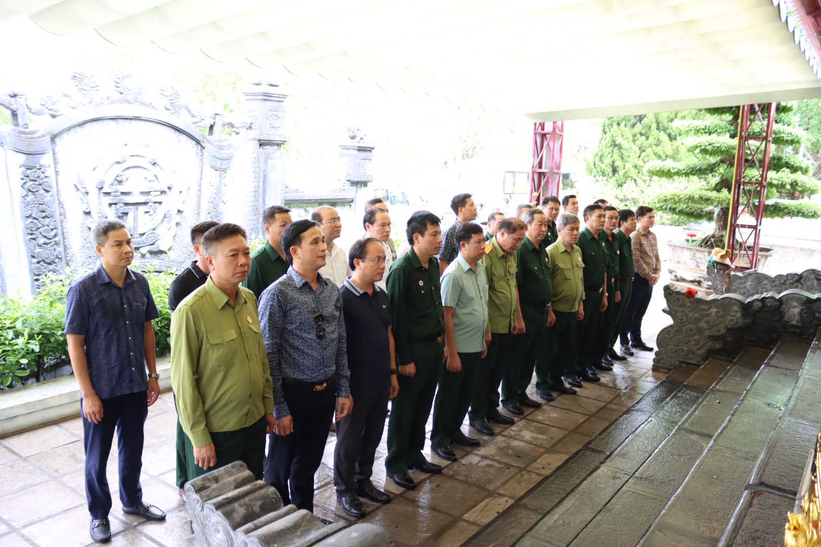 Đoàn công tác tới dâng hương, dâng hoa tại Nghĩa trang Truông Bồn