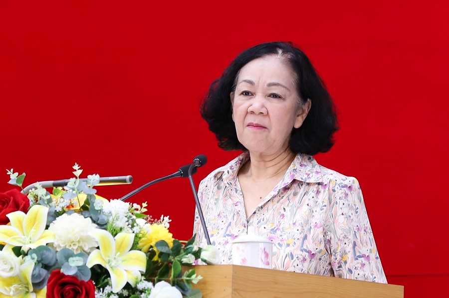 Đồng chí Trương Thị Mai， Ủy viên Bộ Chính trị， Thường trực Ban Bí thư， Trưởng Ban Tổ chức Trung ương phát biểu tại buổi làm việc