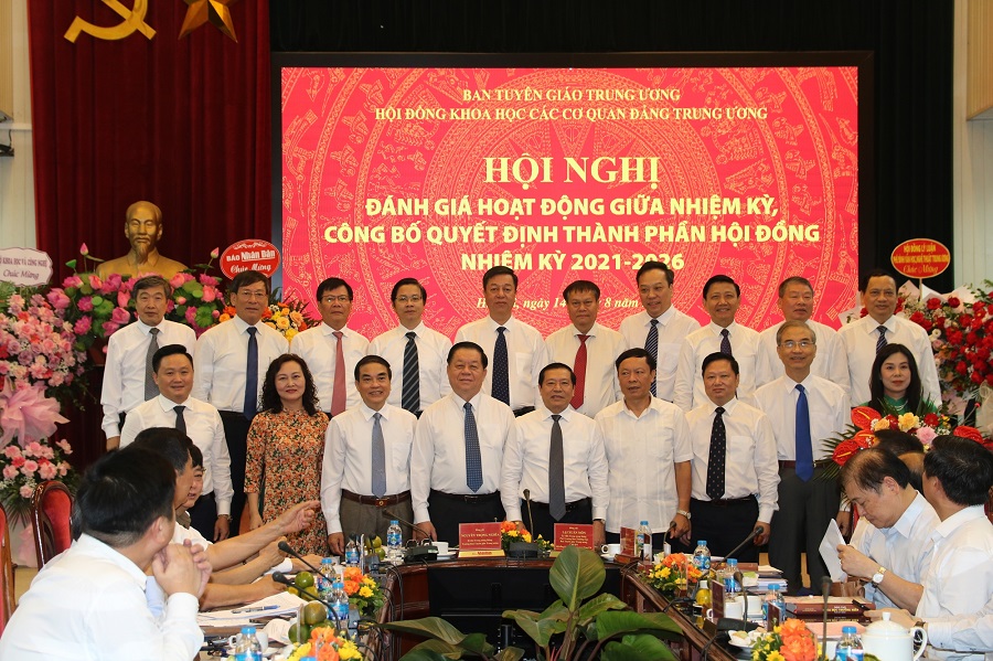 Thành phần Hội đồng khoa học Các cơ quan đảng Trung ương nhiệm kỳ 2021-2026 gồm 26 đồng chí.