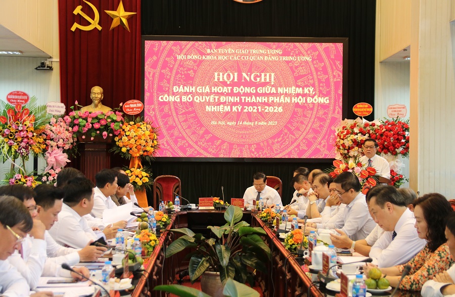 Toàn cảnh Hội nghị.