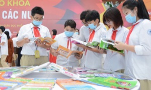 Thủ tướng yêu cầu bảo đảm sách giáo khoa và giáo viên kịp thời cho năm học 2023-2024