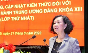 Đồng chí Trương Thị Mai dự Lễ khai giảng Lớp bồi dưỡng, cập nhật kiến thức đối với Ủy viên BCH Trung ương Đảng khóa XIII