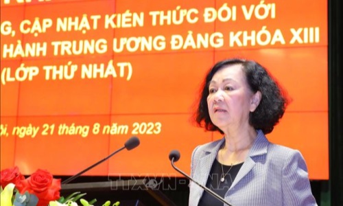 Đồng chí Trương Thị Mai dự Lễ khai giảng Lớp bồi dưỡng, cập nhật kiến thức đối với Ủy viên BCH Trung ương Đảng khóa XIII