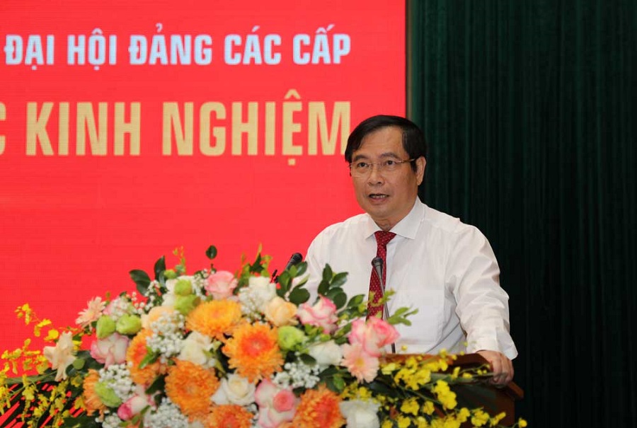 Đồng chí Phan Xuân Thủy, Phó Trưởng Ban Tuyên giáo Trung ương phát biểu tại Tọa đàm.