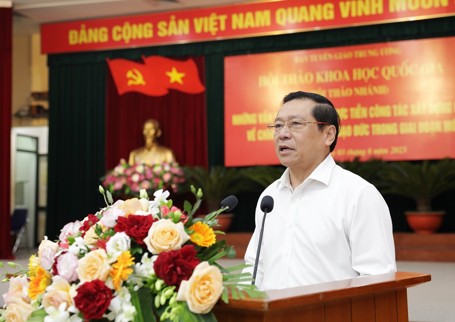 Đồng chí Lại Xuân Môn, Uỷ viên Trung ương Đảng, Phó Trưởng ban Thường trực Ban Tuyên giáo Trung ương, Chủ tịch Hội đồng Khoa học Các cơ quan đảng Trung ương phát biểu kết luận tại Hội thảo.
