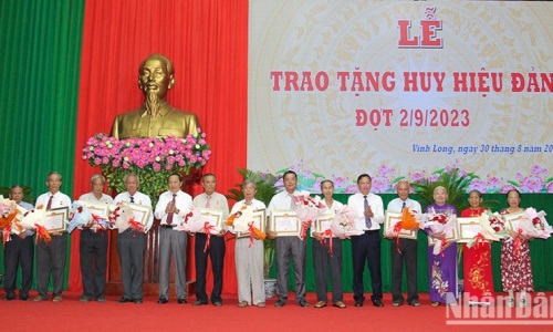 Đảng bộ tỉnh Vĩnh Long: Giữ mối liên hệ mật thiết giữa đảng viên đang công tác với nơi cư trú