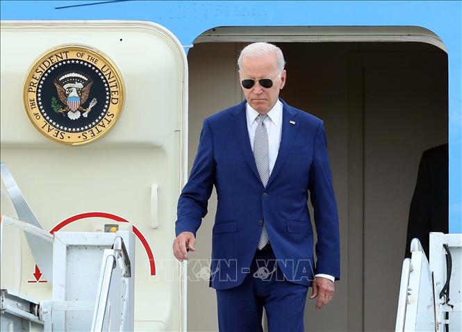 Tổng thống Hoa Kỳ Joe Biden đến sân bay quốc tế Nội Bài. Ảnh: An Đăng/TTXVN.