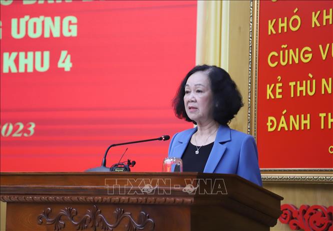 Đồng chí Trương Thị Mai, Ủy viên Bộ Chính trị, Thường trực Ban Bí thư, Trưởng Ban Tổ chức Trung ương phát biểu tại buổi làm việc với Quân khu 4. Ảnh: Xuân Tiến/TTXVN.