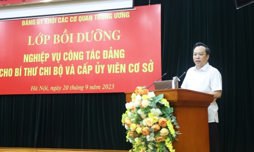 Bồi dưỡng nghiệp vụ công tác đảng cho bí thư chi bộ và cấp ủy viên cơ sở