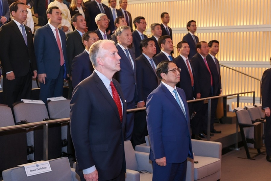 Thủ tướng Phạm Minh Chính, cùng Thượng nghị sĩ Bill Hagerty, Dan Sullivan, Peter Welch, Jeff Merkley, Hạ nghị sĩ Brad Sherman... và các đại biểu dự Lễ kỷ niệm 78 năm Quốc khánh Việt Nam và chào mừng quan hệ Đối tác Chiến lược toàn diện Việt Nam - Hoa Kỳ. Ảnh: VGP/Nhật Bắc.