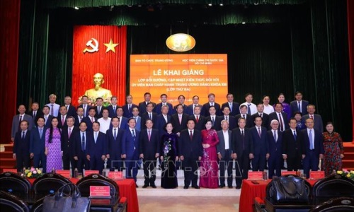 Đồng chí Trương Thị Mai dự Lễ khai giảng Lớp bồi dưỡng, cập nhật kiến thức cho Ủy viên Trung ương Đảng khóa XIII (lớp thứ ba)