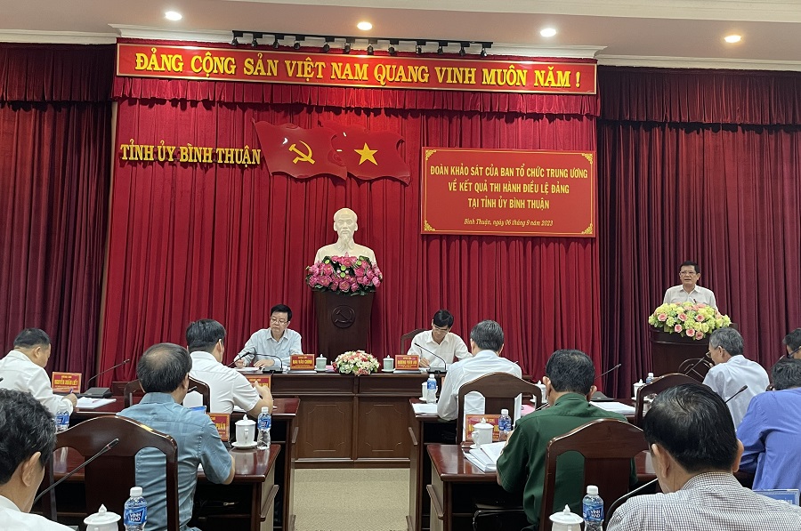 Toàn cảnh buổi làm việc.