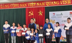 Tuổi trẻ Ban Tổ chức Trung ương chung tay giúp đỡ những mảnh đời khó khăn tại tỉnh Thanh Hóa