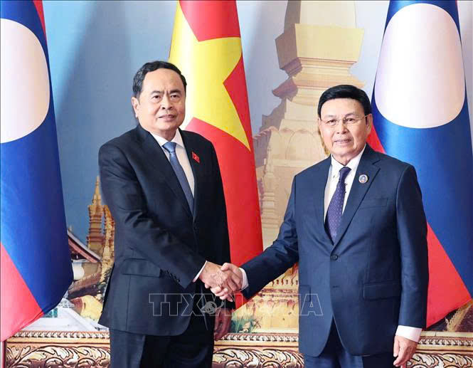 Chủ tịch Quốc hội Trần Thanh Mẫn với Chủ tịch Quốc hội Lào Saysomphone Phomvihane. Ảnh: Thống Nhất/TTXVN.