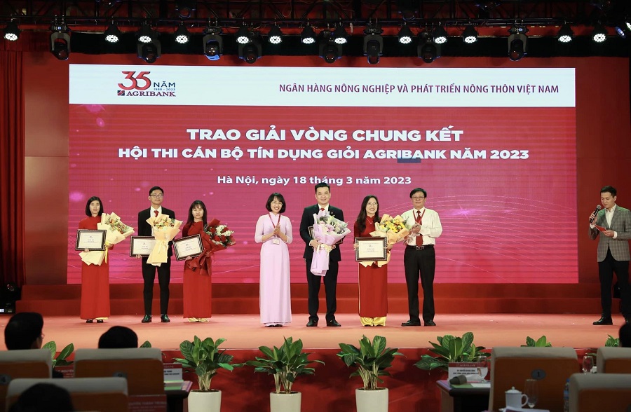 Agribank tổ chức nhiều hội thi trong hệ thống, vừa nâng cao trình độ chuyên môn nghiệp vụ, vừa góp phần bồi đắp văn hóa Agribank.