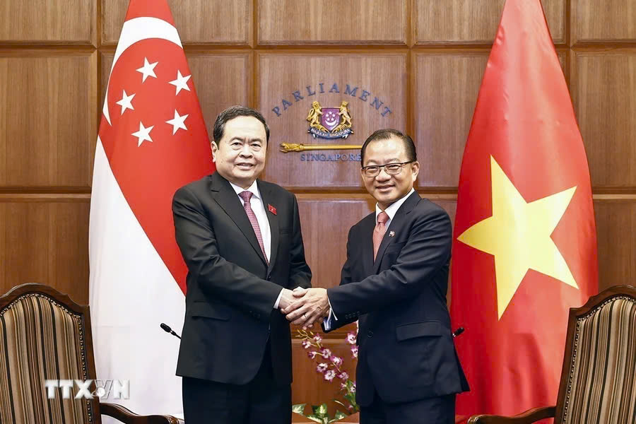 Chủ tịch Quốc hội Trần Thanh Mẫn và Chủ tịch Quốc hội Singapore Seah Kian Peng tại buổi gặp. (Ảnh: Doãn Tấn/TTXVN)