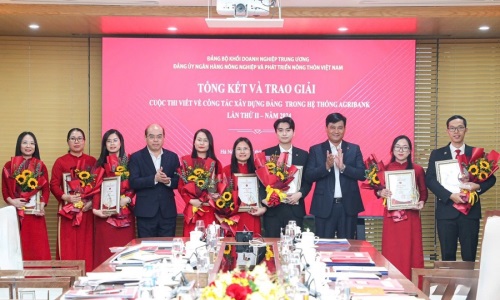 Đảng ủy Agribank vinh danh các tập thể và cá nhân đoạt giải Cuộc thi viết về công tác xây dựng Đảng trong hệ thống Agribank lần thứ II - năm 2024