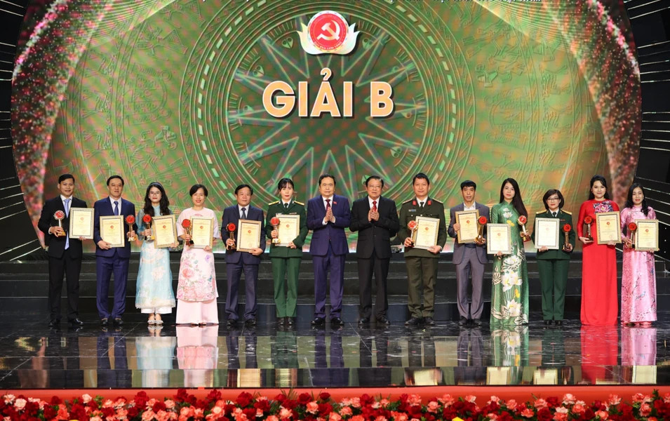 giải B