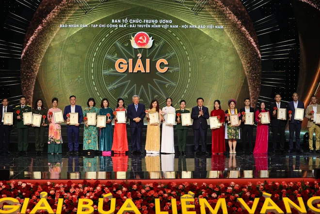 đoạt giải C.